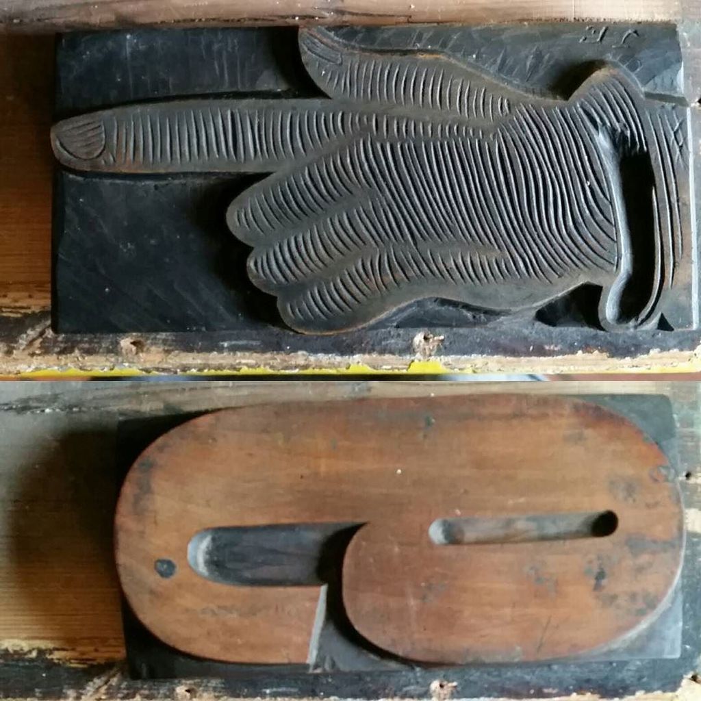 VintageJadore's tweet photo. https://t.co/twBiJGwuQ3 MANICULE AND 6 OR 9 LETTERPRESS PRINTBLOCK - HANDCARVED on both sides!
#manicule #pointinโฆ https://t.co/VvFSFHr35K