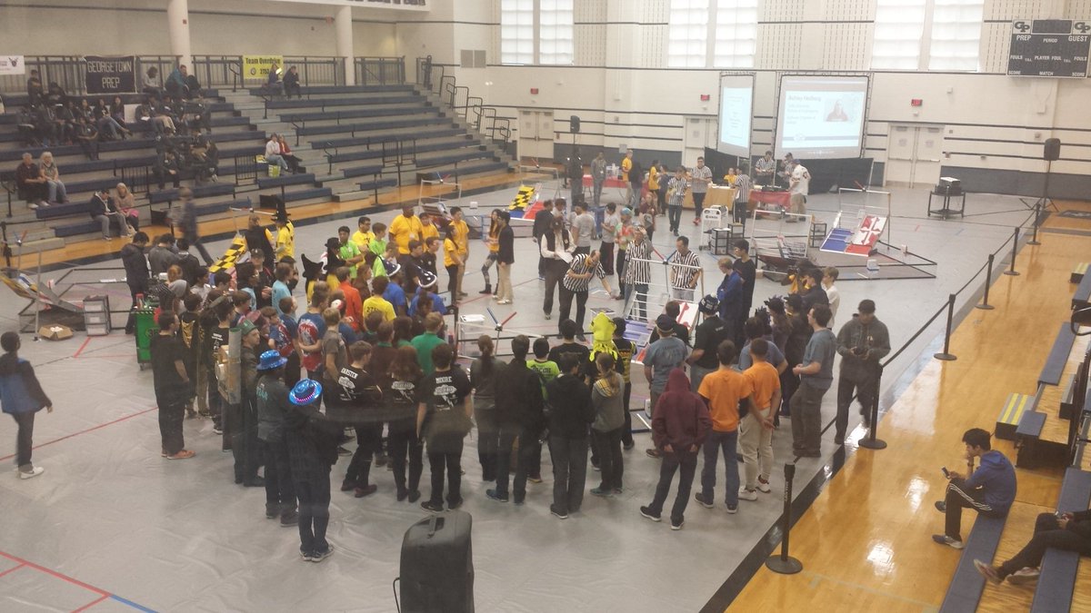 MoniaCheikh's tweet photo. Drivers meeting at MD State Championship @BrynMawrSTEM @FTCTeam8582 https://t.co/Kw3B0OxbrE
