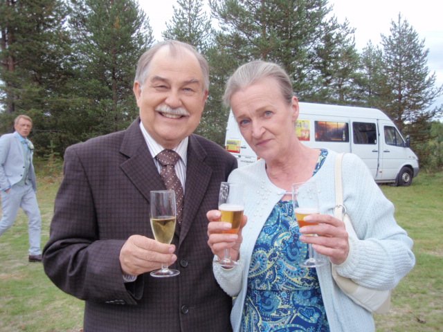 Pirjo Leppänen ja Eero Siren kuvaustauolla. Kari Väänänen, Taivaan tulet.