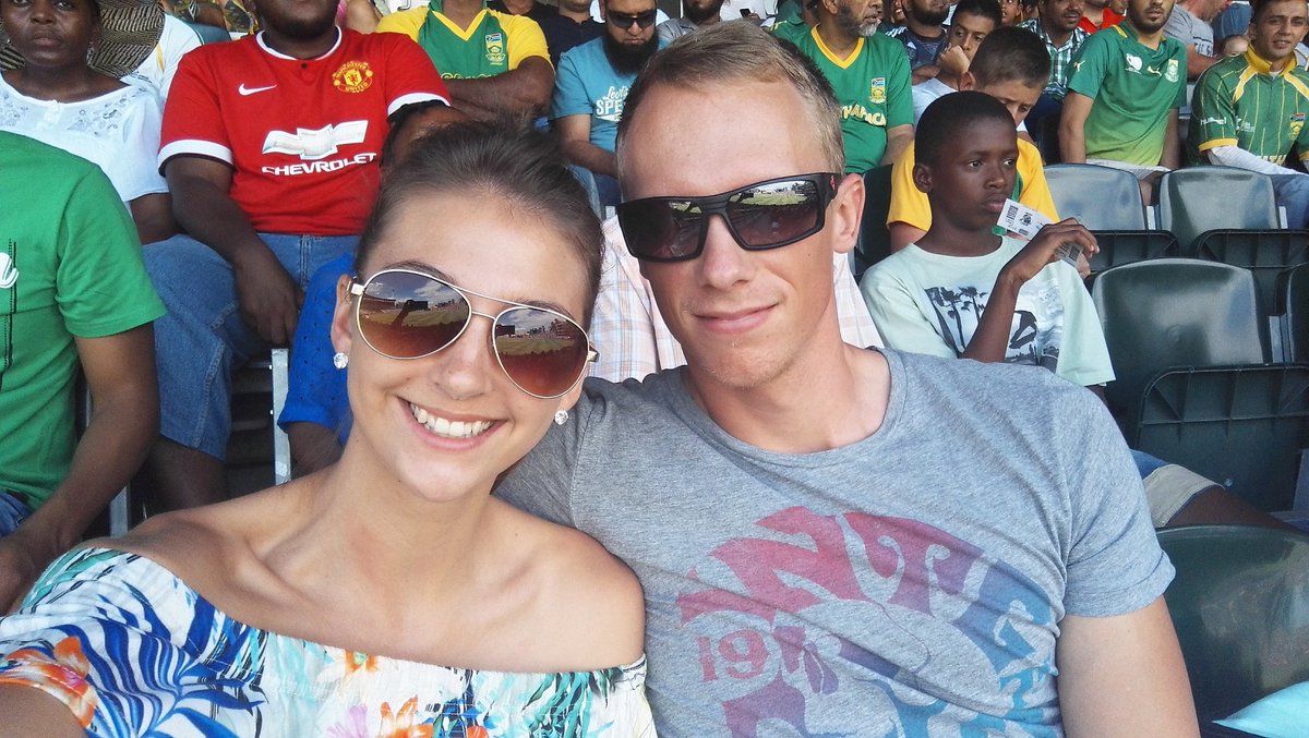 Watching <a href="/OfficialCSA/">Proteas Men</a> teach the English a lesson with <a href="/Rassie72/">Rassie van der Dussen</a>! Loving it!!! #SAvsENG