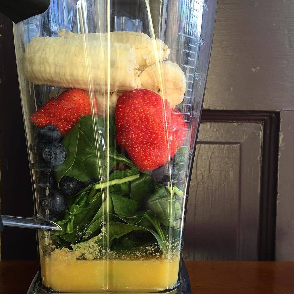 CleanEatsFast's tweet image. #firstbreakfast #fruitmebabyonemoretime #smoothilicious #smoothie