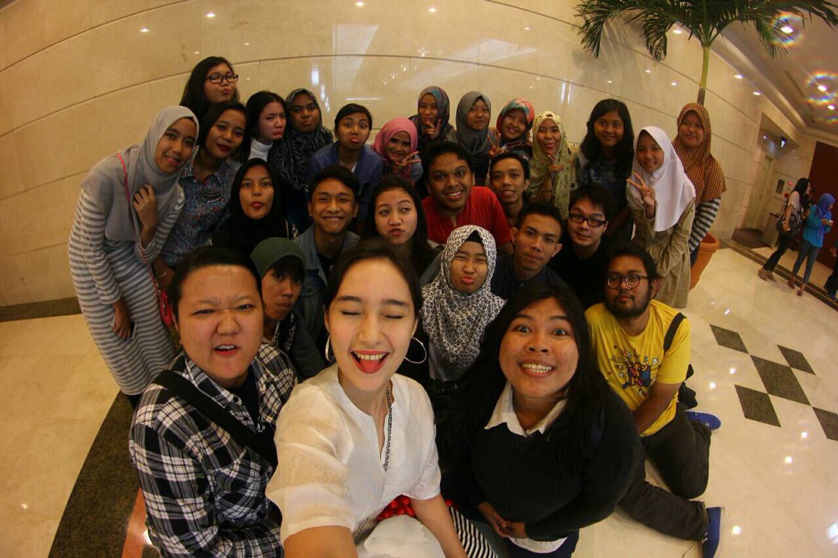 tasaphira's tweet photo. Terima kasih untuk hari ini @FC_Tasaphira. Sampai bertemu lagi di acara berikutnya :) ❤️ https://t.co/4BnBPlhOUi