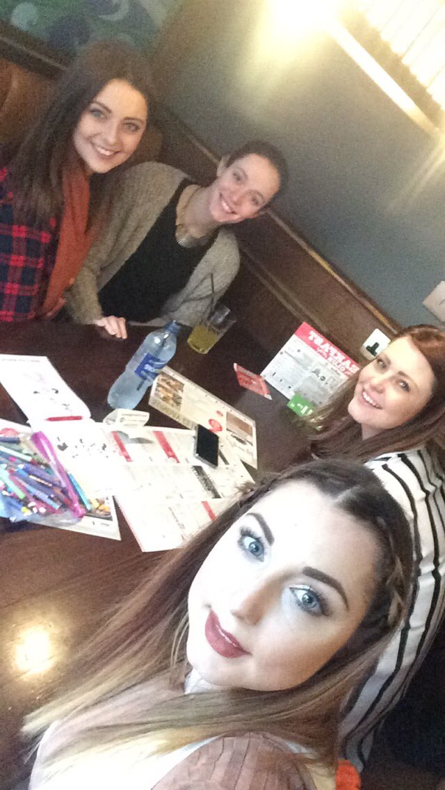 SianLaurenW's tweet photo. Nice lunch with the girls today. Really need a nap now! @AshleighAdams94 @alison_parsons https://t.co/3JbCkJE0cS