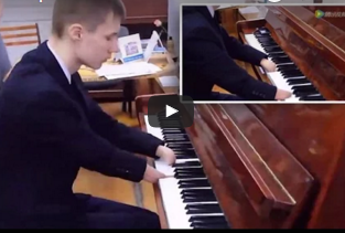 FuerzaVida's tweet photo. El joven pianista que nació sin manos pero con un gran espíritu de superación. https://t.co/dW6IacKUPa https://t.co/26M4jbq5BX