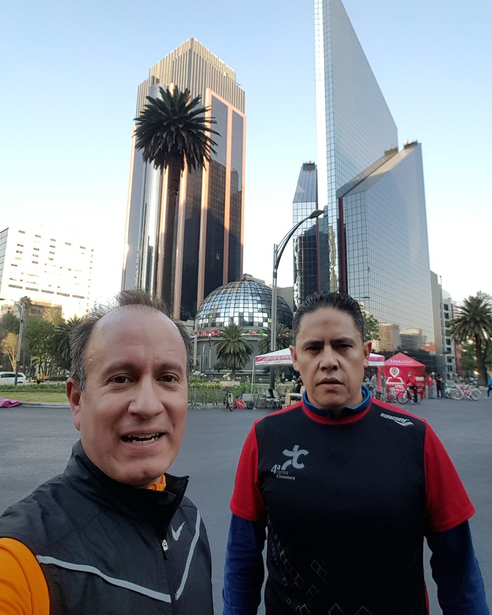 juanbflash's tweet photo. #emociondeportiva #esoslocosquecorren #soyglobalrunner #globalrunner #running #olaroja #mexico @enri https://t.co/J9c6Th2jjW
