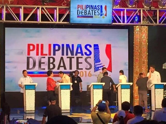 somethingtodo4u's tweet photo. Tatlo mapapansin mo dito:
DuRiam LT
Binayzoned na walang pumansin
At yung isang nagre-retouch😂
#PiliPinasDebates2016 https://t.co/BnS0jlGG7t