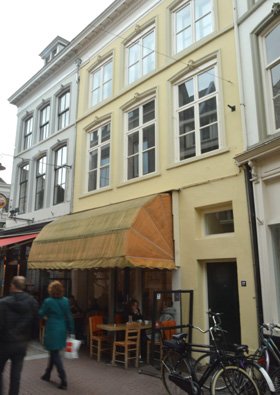 Ridderstraat 17: Lunchroom 'Ginger' gaat verder als 'Door' [van Dorine van Eerd]. bit.ly/1oBXBMN