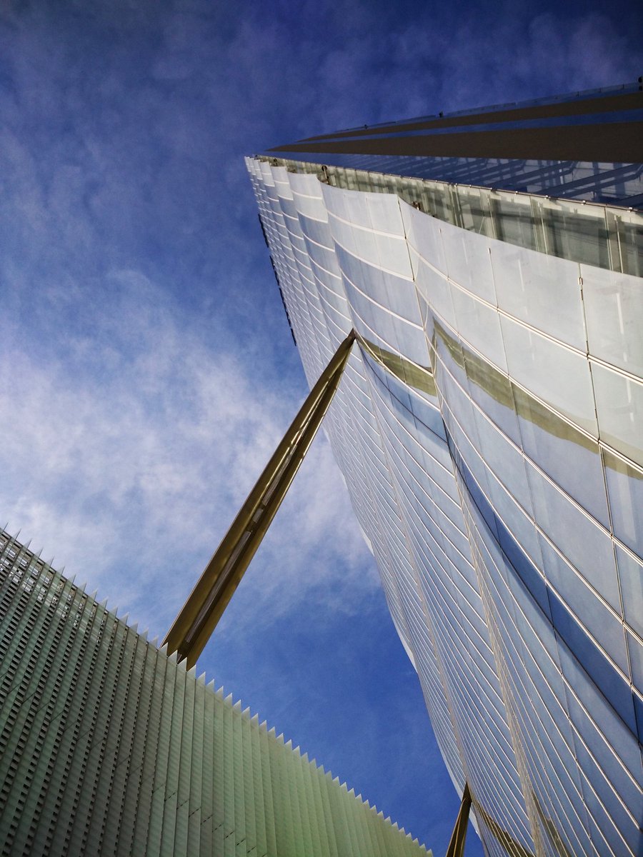 ste_pecorari's tweet photo. #isozaki #tower #ildritto #citylife #Milano https://t.co/aWzdAcWP3X
