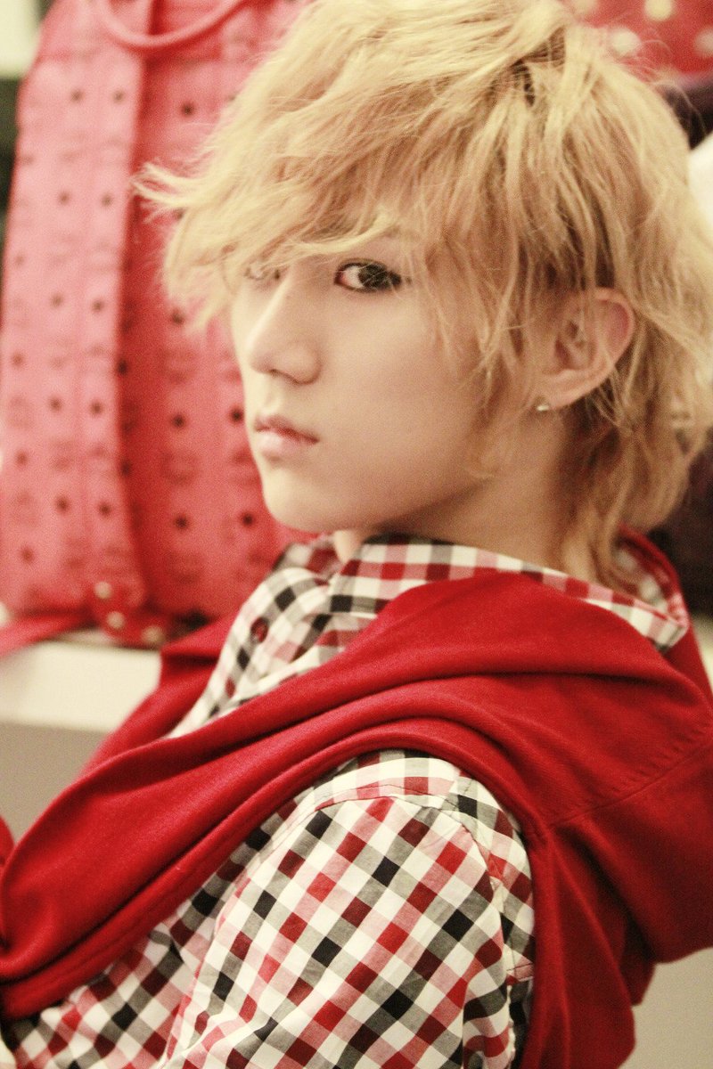 yoseobietiful's tweet photo. Just because. #ILoveYouHyunseung https://t.co/1tc5jN3GtF