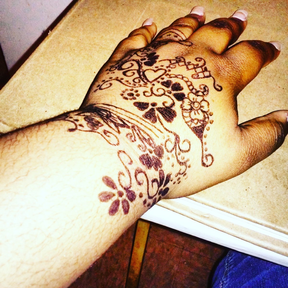 bby2blu's tweet photo. Artist in da cut ....#designs #unique #pen #wanthenna #yasss #215 #philly #bbyblu https://t.co/fXb017lfAc