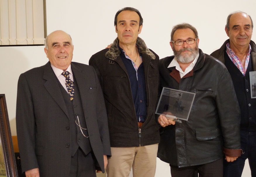 La asociación Amigos del Caballo rinde homenaje a Escopeta  cuellar7.com/emotivo-homena… .<a href="/caballoscuellar/">caballoscuellar</a> <a href="/ernescuellar/">Ernes Fernández</a>