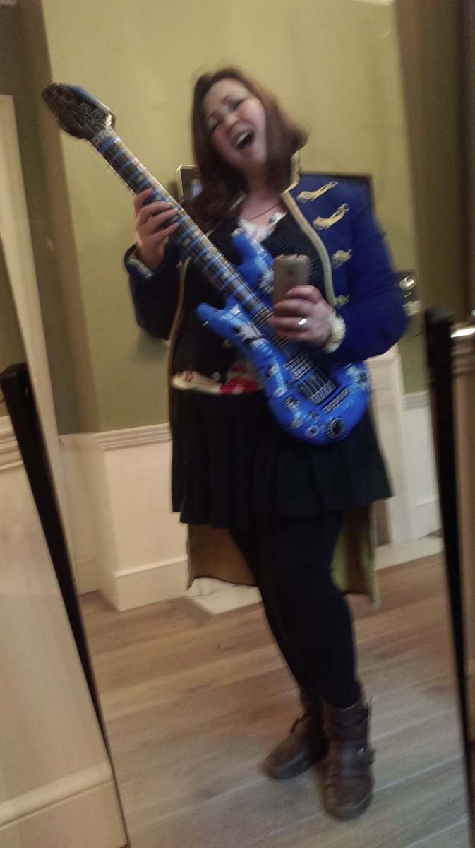 Puzz79's tweet photo. #HandelHendrix mirror selfie 🎸🎵👍😁 https://t.co/C6vqG06i0G