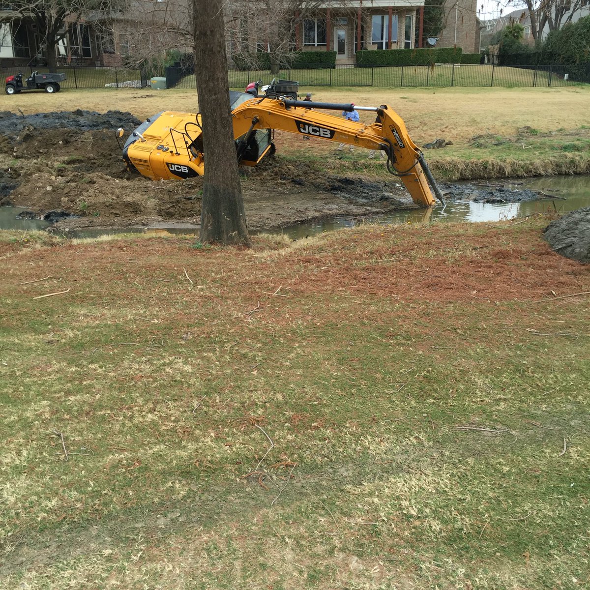 jjsorrenti's tweet photo. Bad day for the operator of this machine on right side of #6 @HackberryCC #siltremoval #reallystuck https://t.co/WPo8cll46M
