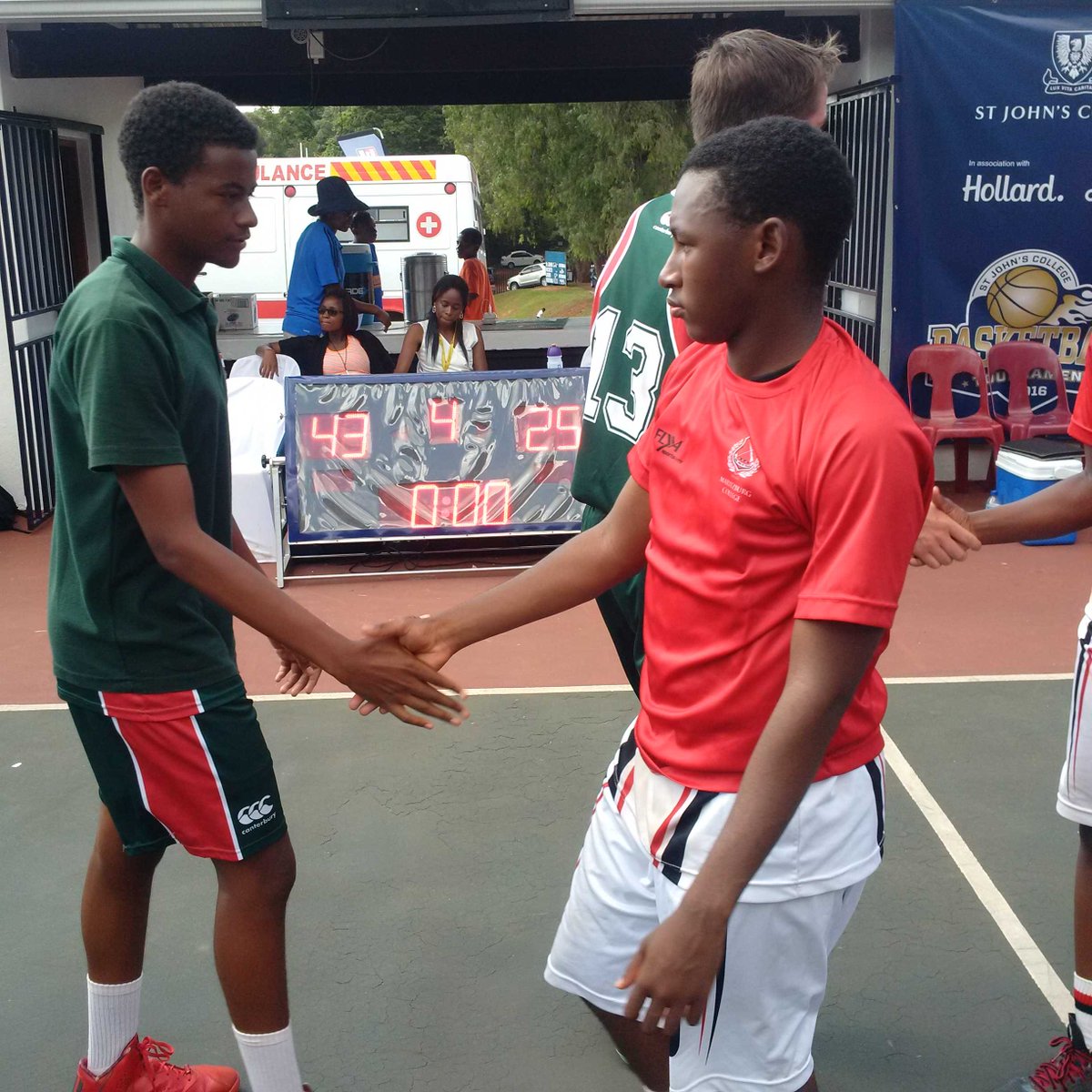 MogulJuice's tweet photo. Pretoria Boys 43 : 25 Maritzburg... #SemiFinal #SJCU18BBall https://t.co/KpA4VJfQ5T