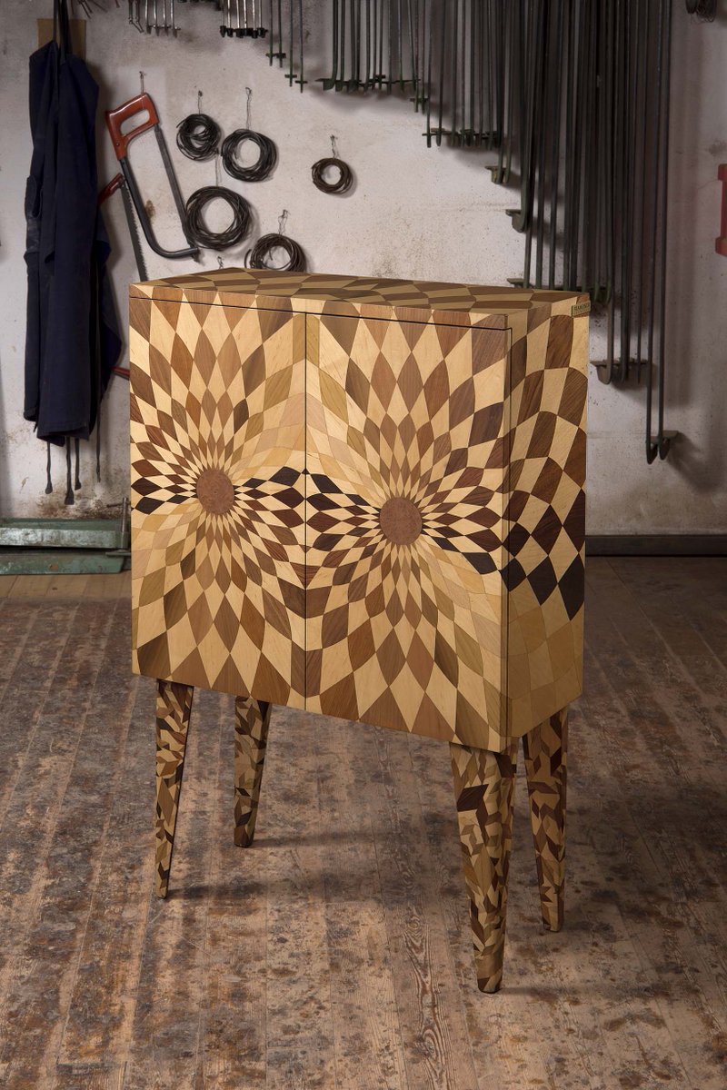DomiMagazine's tweet photo. Francesca Mondini #ebanista per passione https://t.co/TTvgpXCwJY @ebanista #intarsio #design #restauri #milano https://t.co/Xn0D5iA78K