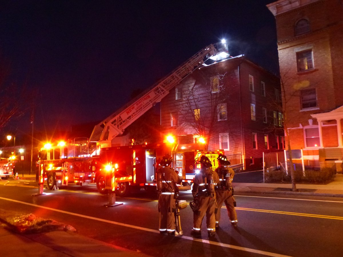 cwfirenews's tweet photo. Couple pics from this mornings fire in New Britain 156 Washington St https://t.co/uZfJshI1Lx