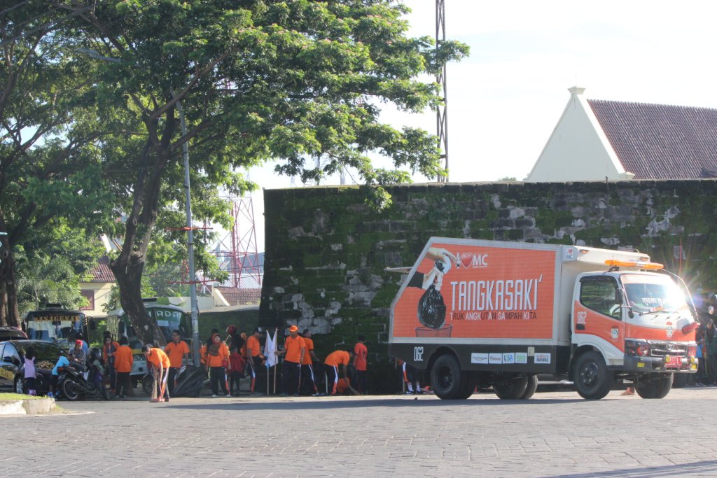 ilmanastro's tweet photo. Truk Sampah Kota Makassar... #PosIndonesiaBergerak #Reg10 #Makassar @PosIndonesia @MakassarCity #latepost https://t.co/93j5S9CpmJ