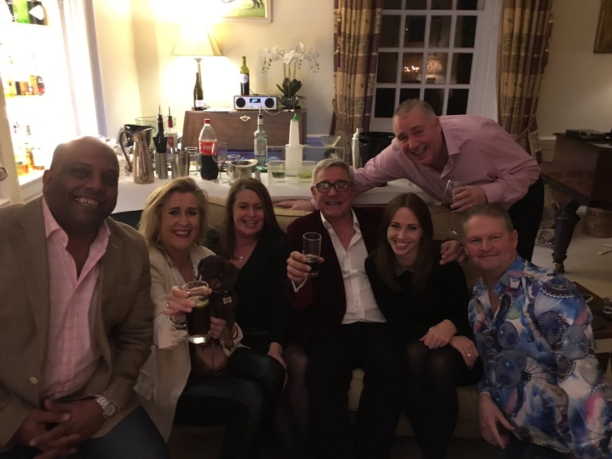 stephanddom's tweet photo. Another cracking night. Hope you all get home ok! #chinchin https://t.co/caANAGTr5I