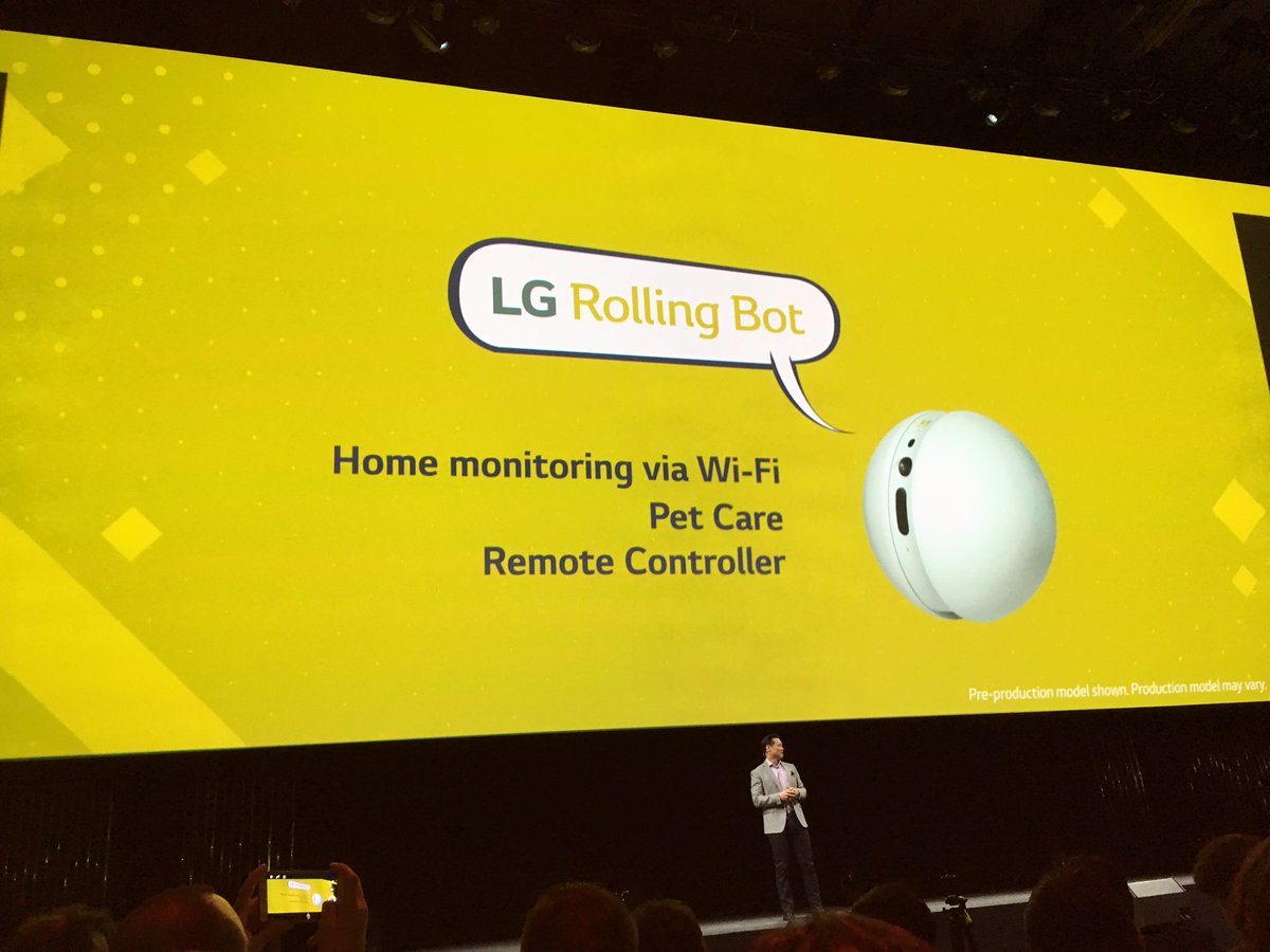 Verownika's tweet photo. Nuestras mascotas nunca estarán solas 😁👏 #LGRollingBot #LG #MWC16 https://t.co/q1NzjMIesS