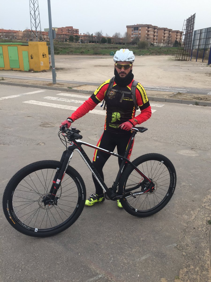 javierpg84's tweet photo. Estrenando mi nuevo juguete @megamobicycles es increíble q pasada de makina  !!! Jajaja https://t.co/Ag9R9TNCKD