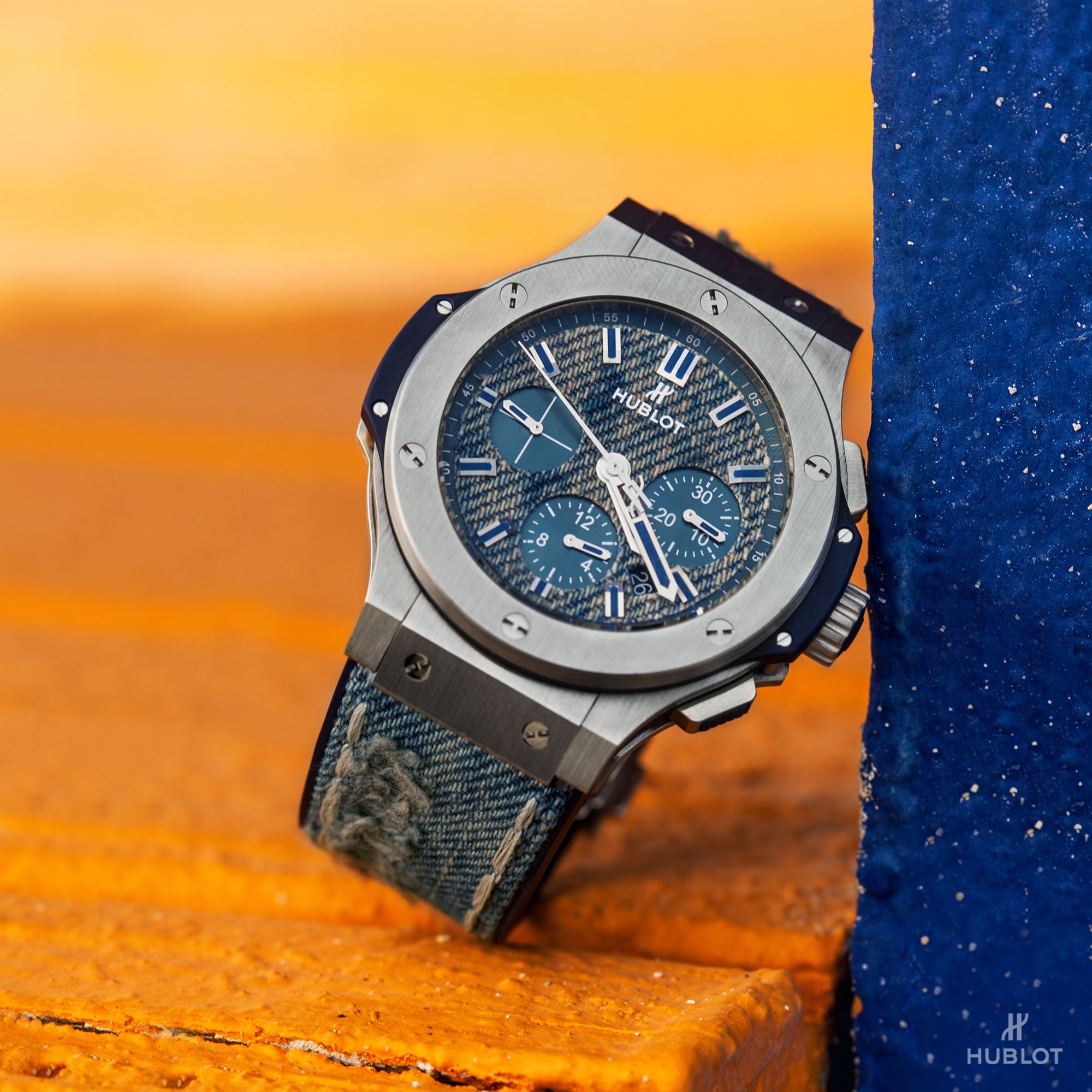 Hublot on X Giving a whole new meaning to wrist fashion the Big Bang Jeans Ladies with genuine woven denim. https t Ar9W7eFClV X