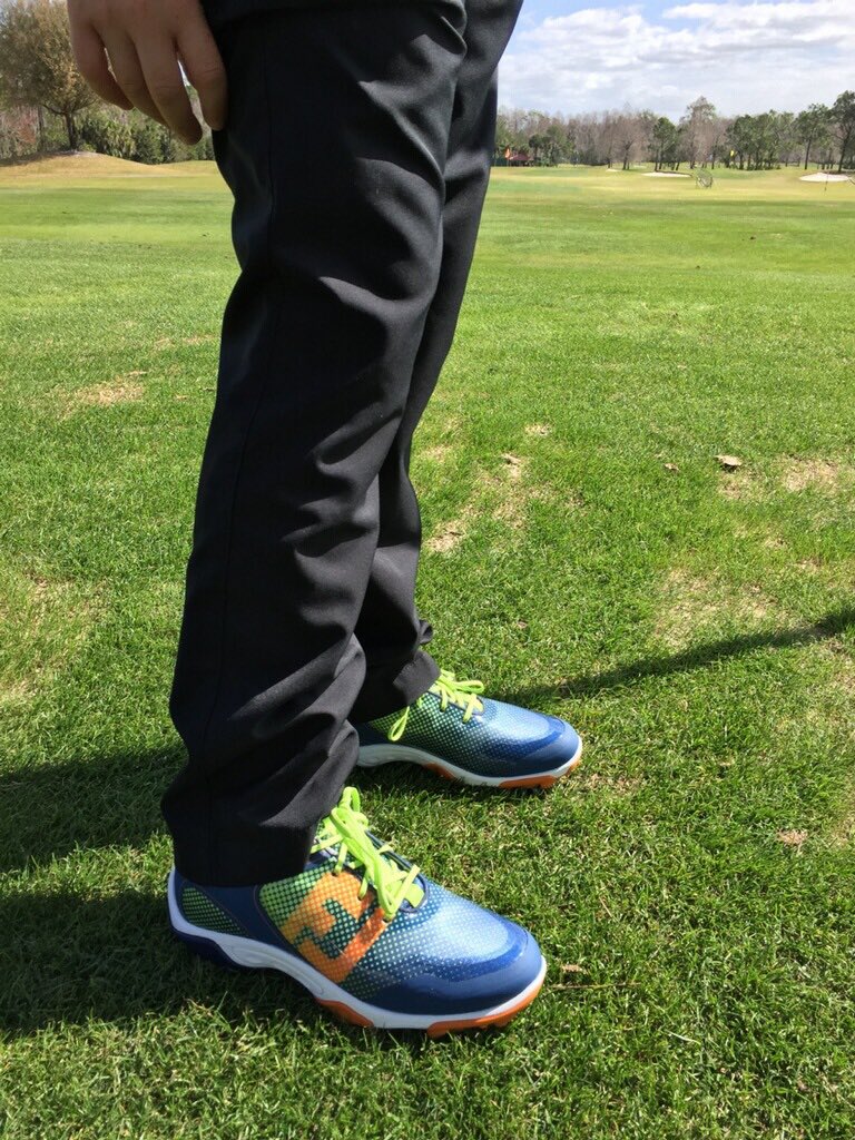 FootJoy's tweet image. Nice! RT @AaronLeachGolf: Love my new @FootJoy Tree Frog shoes! #timetopractice