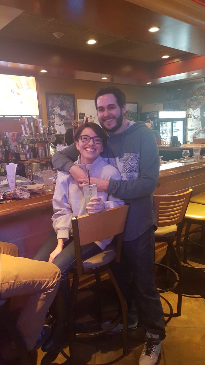 Applebeesbar191's tweet photo. Thanks to everyone who came our for our Apple-Bee! #fegleys #fegleysbrewworks #lvbeerweek #applebees191 https://t.co/tPEL5taxNO
