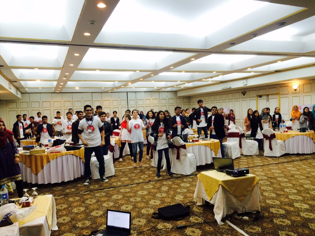 hsaeed92's tweet photo. #YESPDO16 English Language Workshop underway. #SIETabLab https://t.co/sJkT5FCpW7