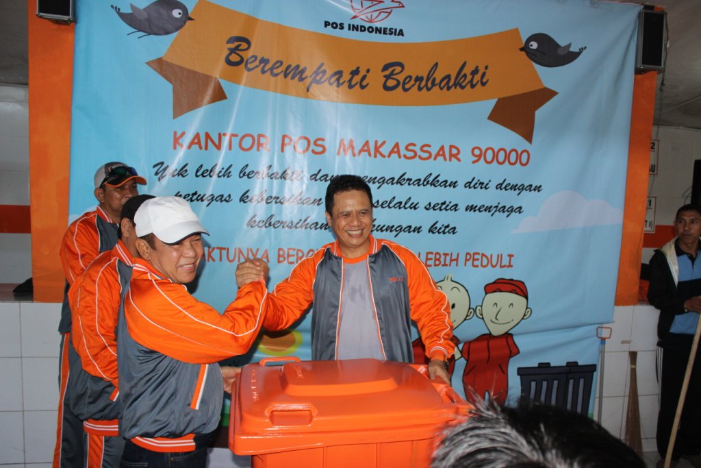 ilmanastro's tweet photo. @PosIndonesia untuk kebersihan... #PosIndonesiaBergerak #Reg10 #Makassar #BebasSampah2020 @MakassarCity https://t.co/0IPIsR1hLF