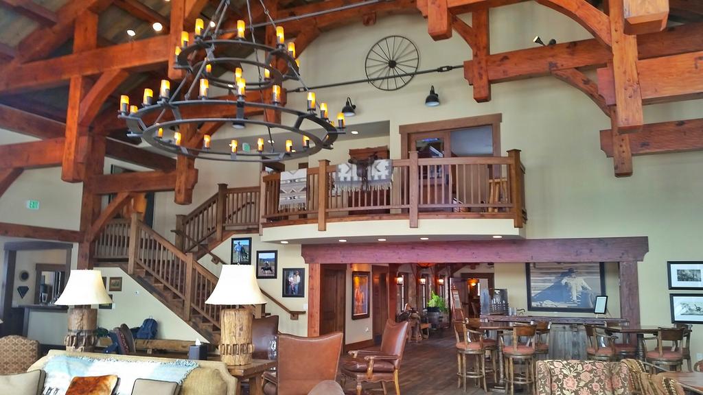 kidtravel's tweet photo. Love this beautiful Great Room at @VistaVerdeRanch. Such a great place to relax! #travel #WinterRanch https://t.co/hRu2JdHJdD