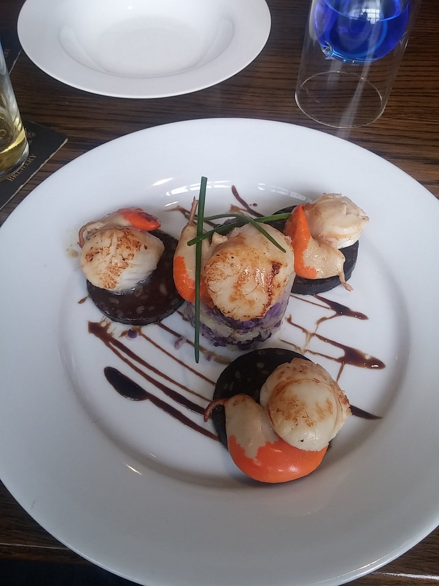 LazyBakery's tweet photo. And for main course @YpresCastleInn pan seared scallops and black pudding. Top scran! #scallopweek #ryesussex https://t.co/OQCwG83AYV
