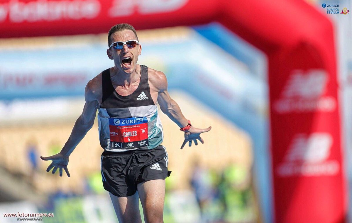 Asi se celebran las victorias que hacen realidad los sueños. Campeon de España de Maraton. Foto de <a href="/Fotorunners/">Fotorunners</a> .