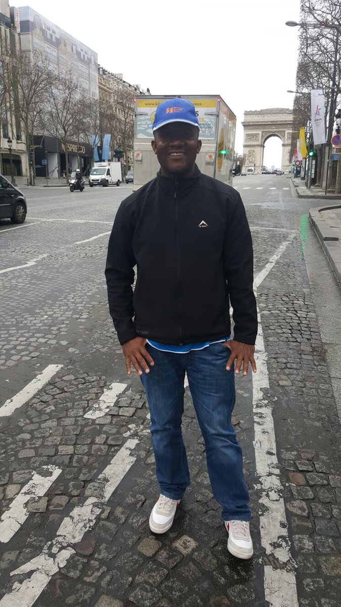 thatotekane's tweet photo. That moment when you are depressed and longing to travel n your dad says 'by the way I'm in #Paris!' 😠😠😠😠 Bless him! https://t.co/N6IeeEPJ6Z