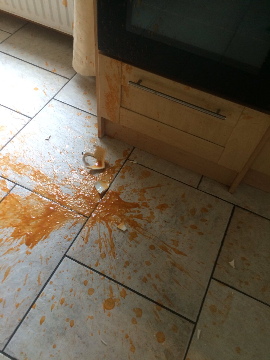 wittyfitty22's tweet image. All I wanted was some soup 😢...I ate a bun instead 😢😢😢 #fattie