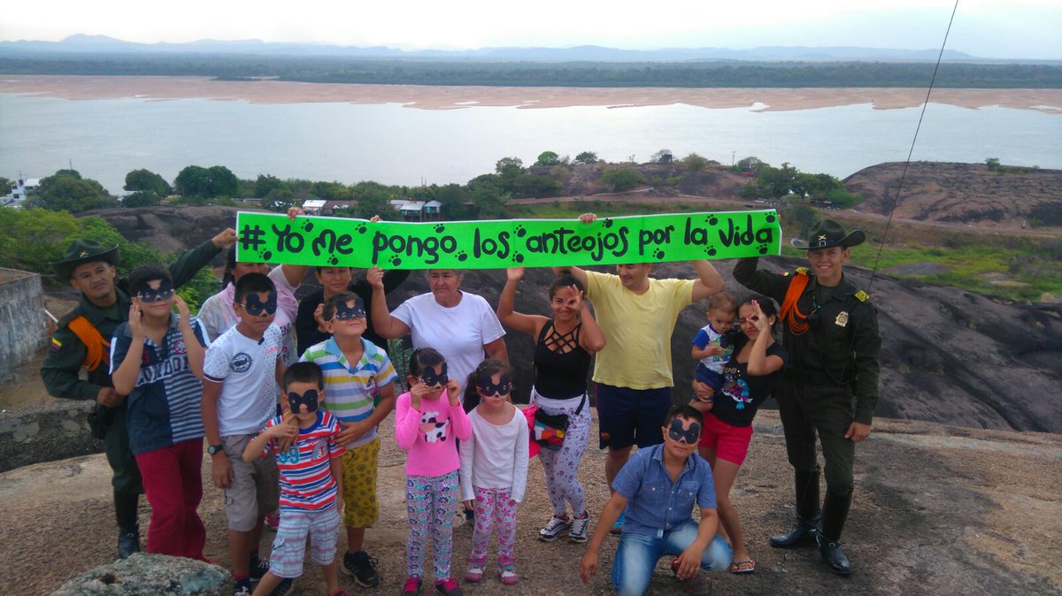 MG_GonzalezH's tweet photo. En #PuertoCarreño #Vichada el grupo de Carabineros y Guías lideran la campaña #PonteLosAnteojosPorLaVida https://t.co/alGyDMATdq