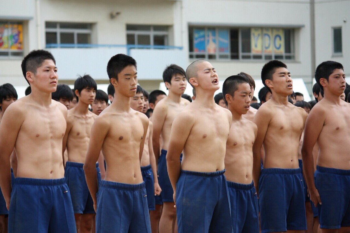 脇阪 康平 Twitterissa そう言えばおれら中学の頃 組体操上半身裸でやってたなぁ T Co Kw1mzaqiuc Twitter