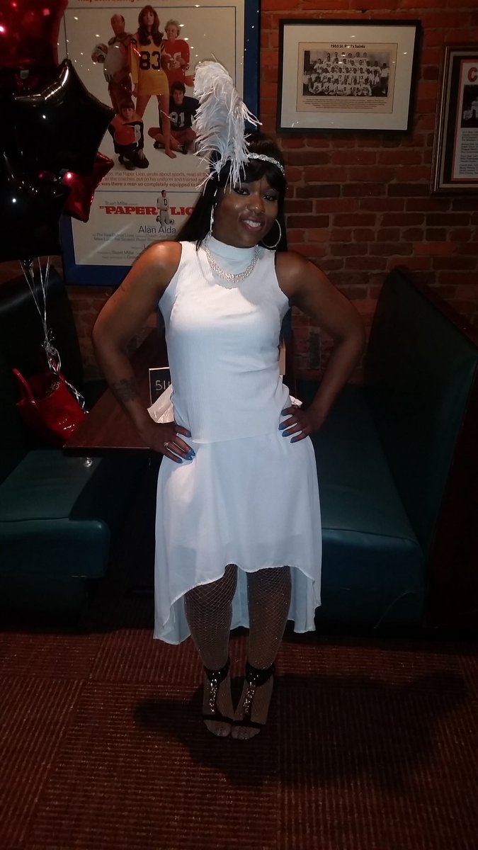 MsskiBlue's tweet photo. Tonight was magical!!!!!🌟 Shoutout to my glam squad @riskcontour &amp; @shesfabb for always keeping me right. https://t.co/uIMjiZu1Lh