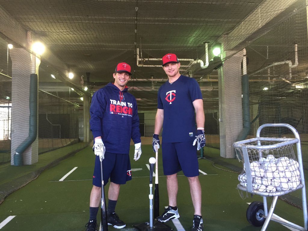 Twins's tweet photo. Pitchers: ✔️
Catchers: ✔️
#MNTwinsST ☀️🌴 https://t.co/3IZXBU7pr7