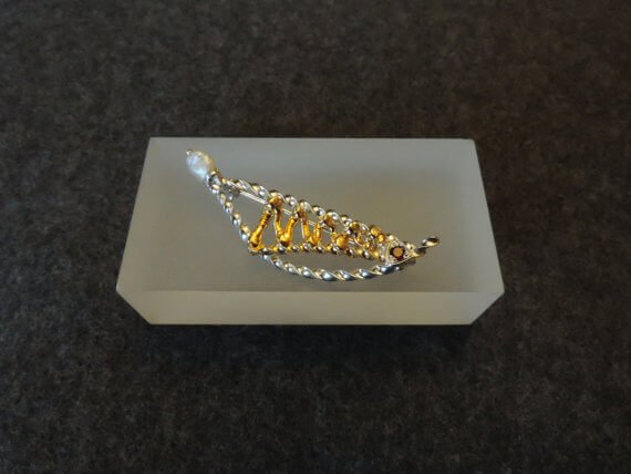 3Dgrenzenlos's tweet photo. Schmuck aus Gold mit dem 3D-Stift "@3Doodler" gefertigt: https://t.co/AI3irrq5hS #3Dprinting #3DStift #DIY https://t.co/clSsyGoJ9z