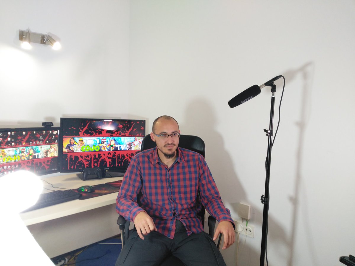 Miguel_LFSC's tweet photo. He participado en un bio-documental que saldrá pronto de un crack de la guitarra, aquí una imagen https://t.co/NLSlLoILeS