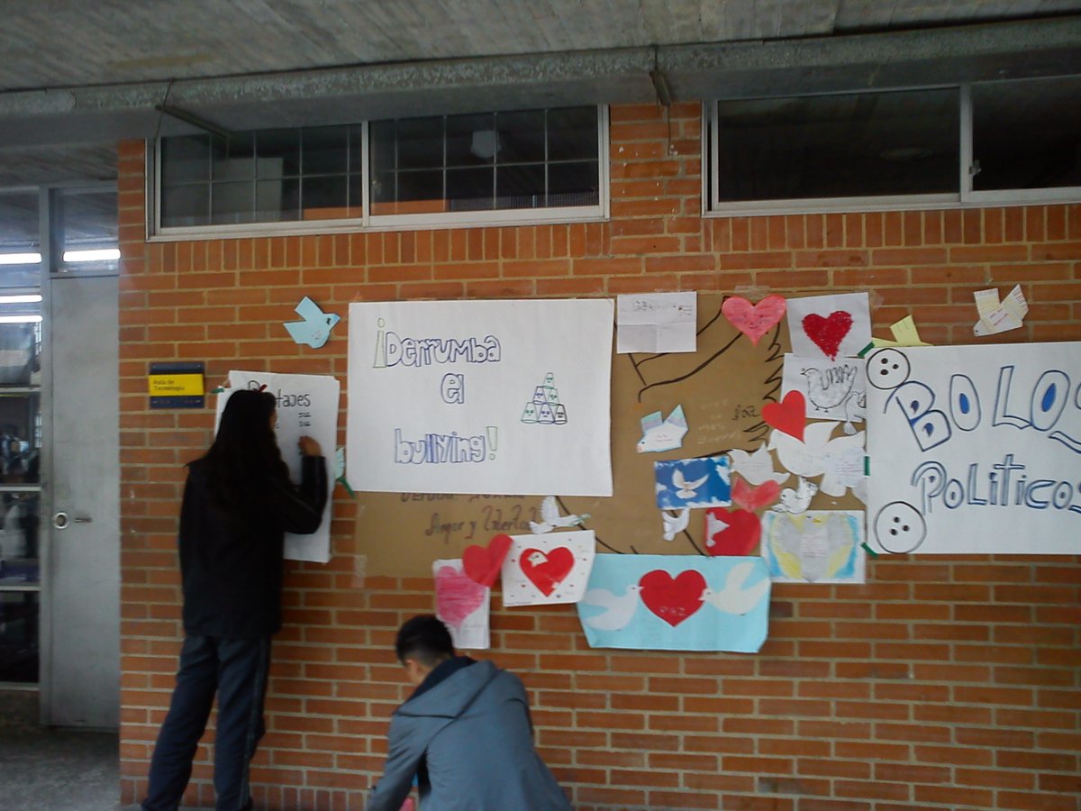 PieccBosa's tweet photo. Juegos democráticos en el Orlando Higuita Rojas de Bosa @Deidamiapiensa  #YoElijoPAZ https://t.co/RyOnqr8557