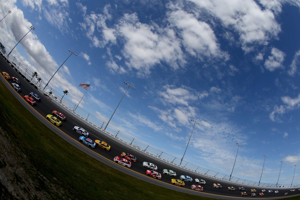 NASCAR's tweet photo. 🚗🚗🚗🚗🚗🚗🚗

Leaderboard: https://t.co/U03MzFXuuv #DAYTONA500 https://t.co/V0ohNNKek9