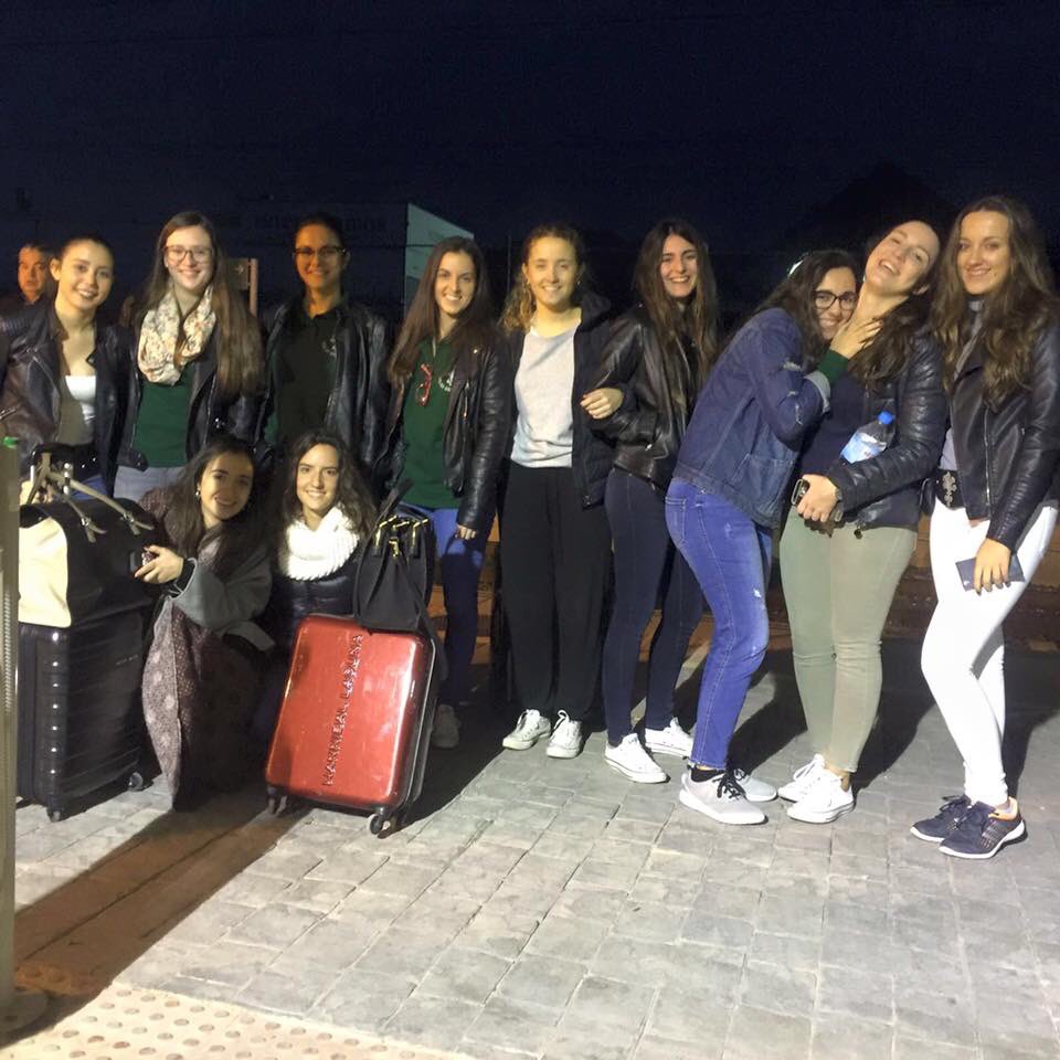 peronanemlaliem's tweet photo. Despidiendo la mitja festa y a nuestras componentes #beberosalgo. #tropafarlopa https://t.co/1e8AphGfPk
