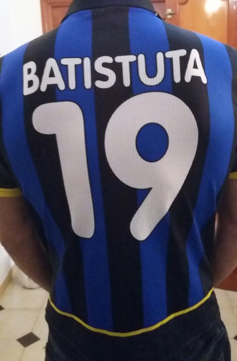 QuiqueRuhl's tweet photo. No soy muy fan del fútbol vosotros ya bien lo sabeis....pero la camiseta que me han traido hoy es putamente ÉPICA. https://t.co/AShin1mjNh