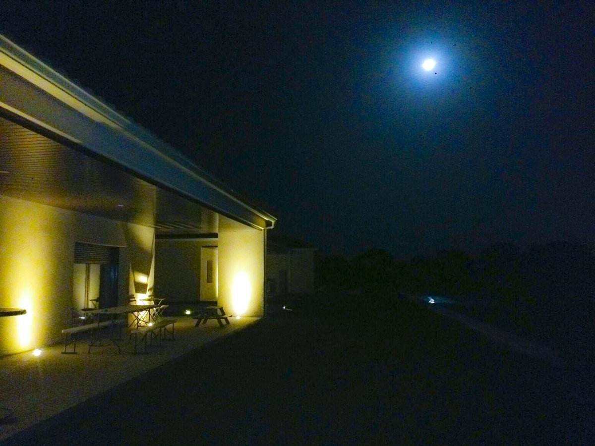 monteHigueras's tweet photo. Cae la noche en @monteHigueras, la #lunallena ilumina el paisaje, el #silencio inunda el espacio... #ruralizate https://t.co/lj3ScaqJ1n