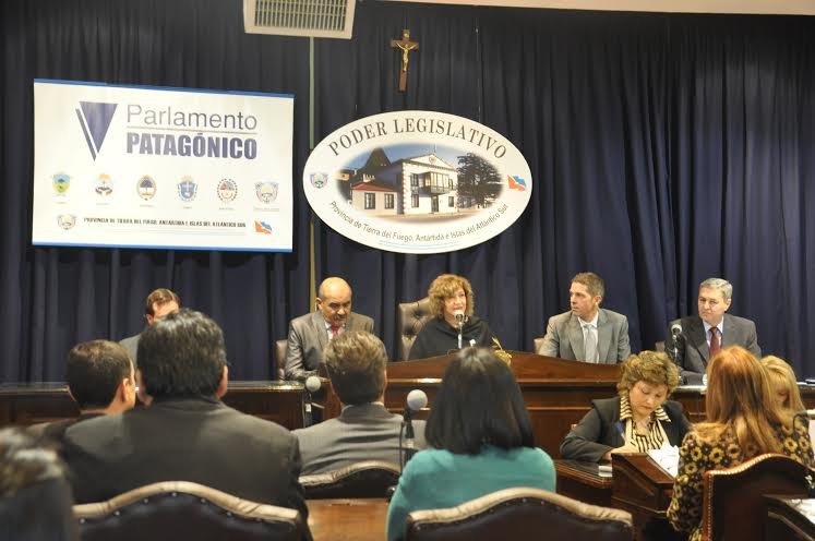 PARLAGONICO's tweet photo. El Parlamento Patagónico sesiona esta semana en Viedma: https://t.co/Qlpc52W9Rq https://t.co/NjB0ZW0G4b