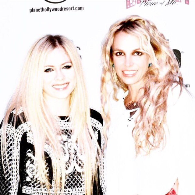 thekittyavril's tweet photo. 📸 {New picture} @AvrilLavigne just posted this pic w/ @britneyspears on instagram. https://t.co/FQ81ZryMdF