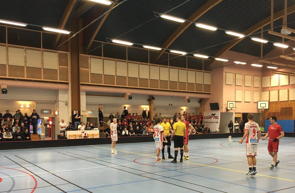 Idag "bara" 375 åskådare. Vanligtvis över 400 enligt statistiken. Aldrig förstått hur <a href="/FBCLerum/">FBC Lerum</a> räknar.
Foto:JIK