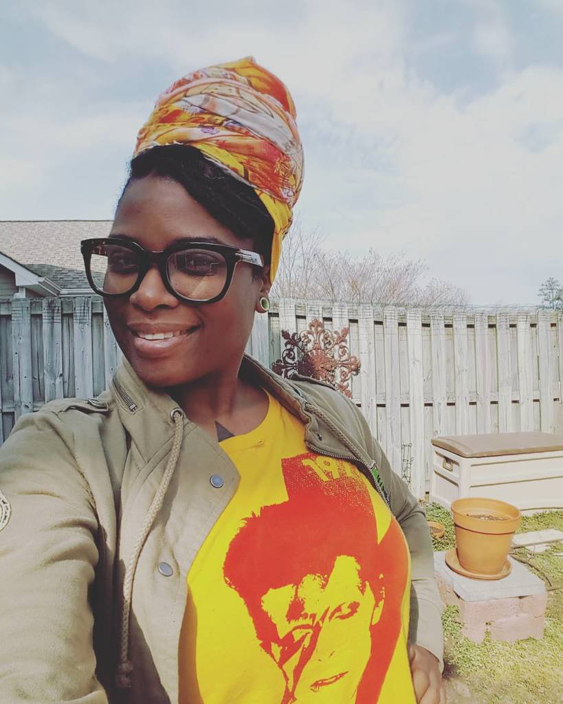 Crocheyqueen's tweet image. Perfect director attire, right? #bowie #davidbowie #loclover #locnation #naturalhair #team… ift.tt/1RVIuZZ