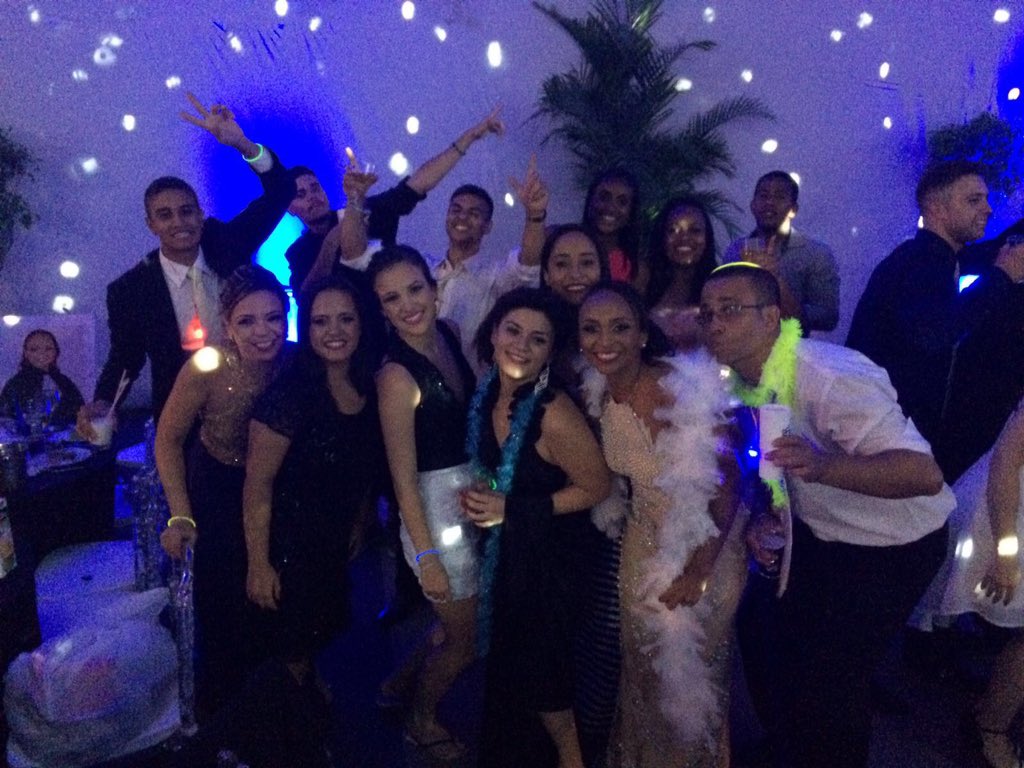 mcarlaozorio's tweet photo. #LuFormou🎓🎉🍸 https://t.co/MDndXYqK0a